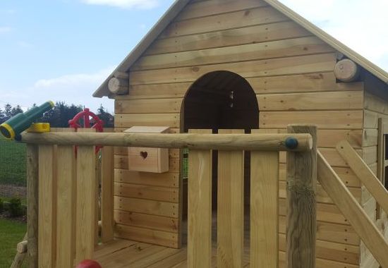 Piaskownica, domek czy huśtawka – stwórz kącik dla dzieci w ogrodzie!